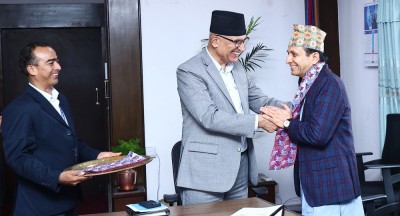  अर्थमन्त्री पौडेलसमक्ष बिमा प्राधिकरणका अध्यक्ष पोखरेलको शपथ 