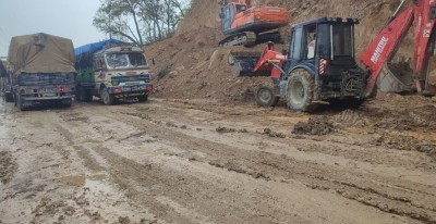  वर्षाका कारण नारायणगढ-बुटवल सडकको दाउन्ने खण्ड अवरुद्ध 