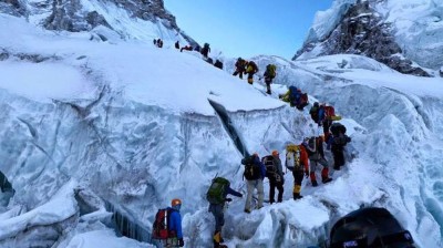  ७ समूहका १७ महिला र ६० पुरुषलाई सगरमाथा आरोहणको अनुमति 