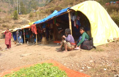  ४ महिनादेखि त्रिपालमुनि सिङतान परिवारको बास 