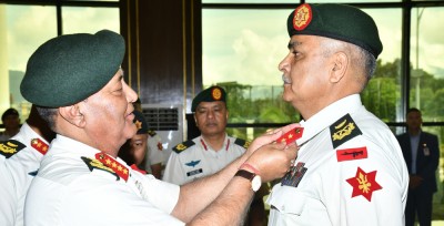  रवीन्द्र खत्रीलाई उपरथीको दर्ज्यानी चिह्न 