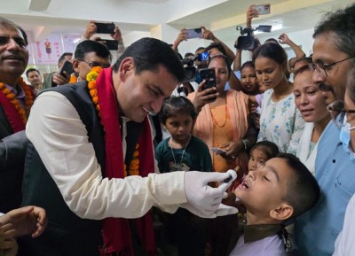  मासिक ५०० बालबालिकालाई स्वर्णविन्दु खुवाइँदै 