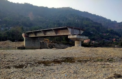  सात वर्षमा तेस्रो पटक म्याद थप गर्दा पनि सम्पन्न भएन आँधीखोला पुल 