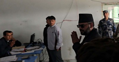  बालेन शाहले गराए झापा-५ बाट उम्मेदवारी दर्ता 