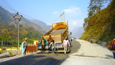  बेनी- दरबाङ सडकको रणवाङ-तोलावाङ खण्डमा कालोपत्र 