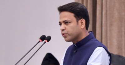  कानुन निर्माणमा सांसदहरु हेरेको हेरै, कर्मचारीतन्त्र हावी : विपिन आचार्य 