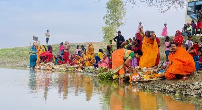  उदाउँदो सूर्यलाई अर्घ्य दिँदै मिथिलाञ्चलमा चैती छठ सम्पन्न 