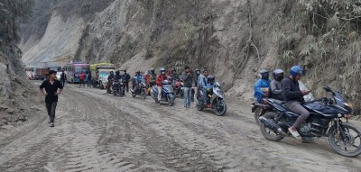  दाउन्नेमा दैनिक ४ घण्टा सडक बन्द, सडक बनाउन सहज 