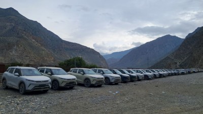  कोरलानाकाबाट एक सातामा ६१४ विद्युतीय सवारी नेपाल भित्रिए 