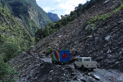  पहिराले बेनी-जोमसोम सडकमा यातायात सेवा प्रभावित 