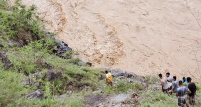  कर्णाली नदीमा गाडीसहित बेपत्ता चालकको शव भेटियो 
