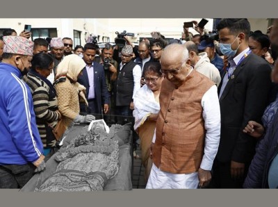  एमाले अध्यक्ष ओलीद्वारा पितालाई श्रद्धाञ्जली अर्पण 