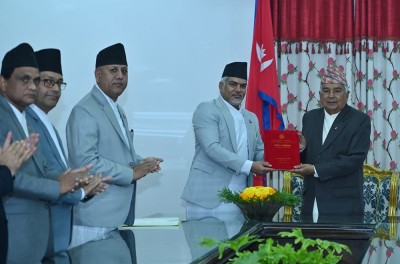  राष्ट्रपतिसमक्ष मुस्लिम र थारू आयोगको प्रतिवेदन पेस 