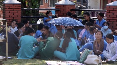  मणिपाल अस्पतालका नर्सहरु आन्दोलित,सम्मानजनक तलब र जोखिम भत्ताको माग 