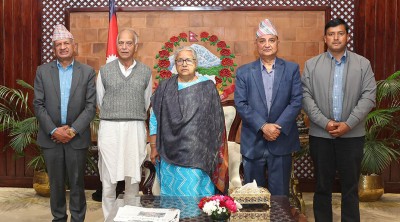  एकपल्टको जनादेशबाट विचलित नहुन एमाले नेतृत्वलाई प्रधानमन्त्रीको सान्त्वना 