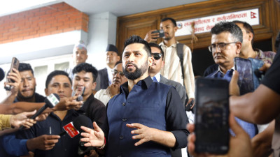  सर्वदलीय बैठक : विषम परिस्थितिमा सबै दल एकताबद्ध हुनुपर्नेमा सभापति लामिछानेको जोड 