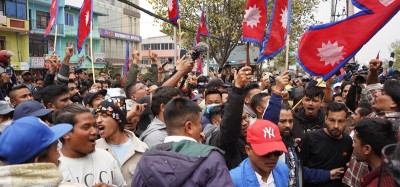 राजावादीको प्रदर्शनले विमानस्थल अगाडिको सडक अस्तव्यस्त 