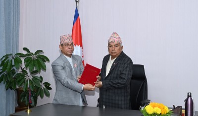  राष्ट्रपति पौडेलसमक्ष थारू र वित्त आयोगको प्रतिवेदन पेस 