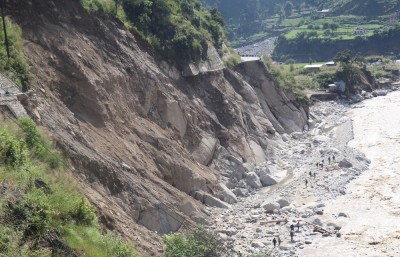  बिपी राजमार्ग सहित भित्री सडक बगेपछि रोशी आसपासका नागरिकको जनजीवन कष्टकर 