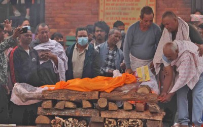  तीनकुनेको प्रदर्शनमा गोली लागेर दिवंगत भएका सविनको पशुपतिमा अन्त्येष्टि 