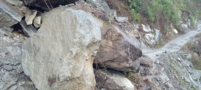  सुख्खा पहिरोले अवरुद्ध खाँदबारी - किमाथांका सडक तिन दिनपछि खुल्यो 