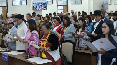  प्रतिनिधिसभाका नवनिर्वाचित सांसदको शपथमा जे देखियो... 