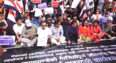  प्रधानमन्त्रीको राजीनामा माग गर्दै माइतीघरमा तरुण दलको प्रदर्शन 