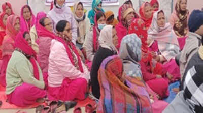  पाँच महिनादेखि तलब नपाएपछि शिक्षकहरु पठनपाठन बन्द गरी धर्नामा 