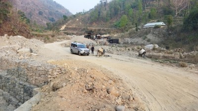  पाँच वर्षमा पनि पुरा भएन महाभारत जोड्ने तीनखुट्टे- देवीटार सडक, पहिरोको जोखिममा स्थानीय 