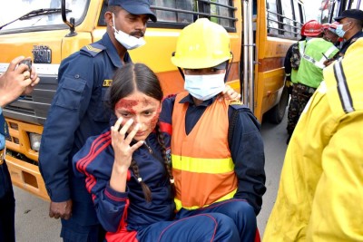  सल्लाघारीस्थित मुख्य चोकमै जब दुई वटा बस ठोक्किए... 